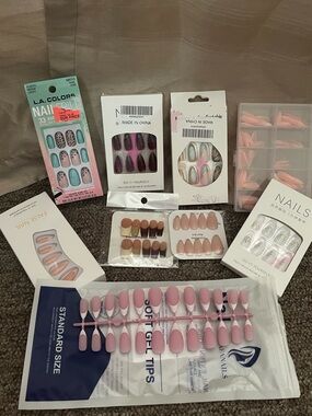 Assorted Press-On Nail bundle